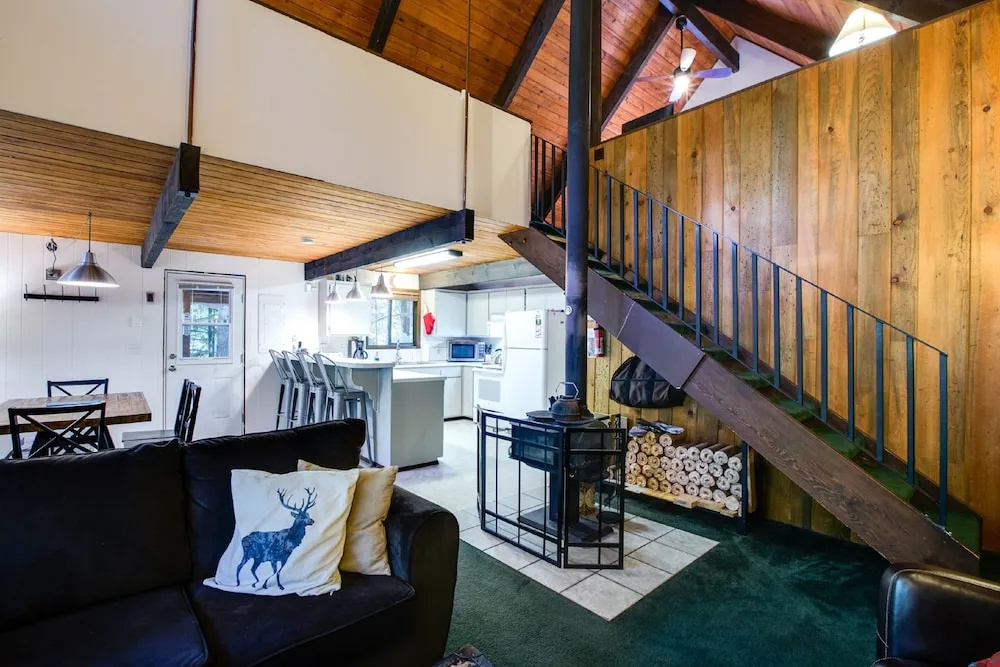 98SL - Hot Tub - BBQ - Pets Ok - WiFi - Sleeps 6