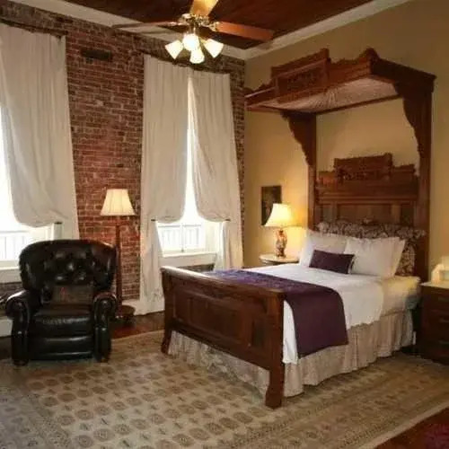Ant Street Inn