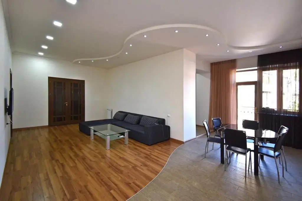 Tumanyan street, 3 bedrooms New Renovated apartment TM662