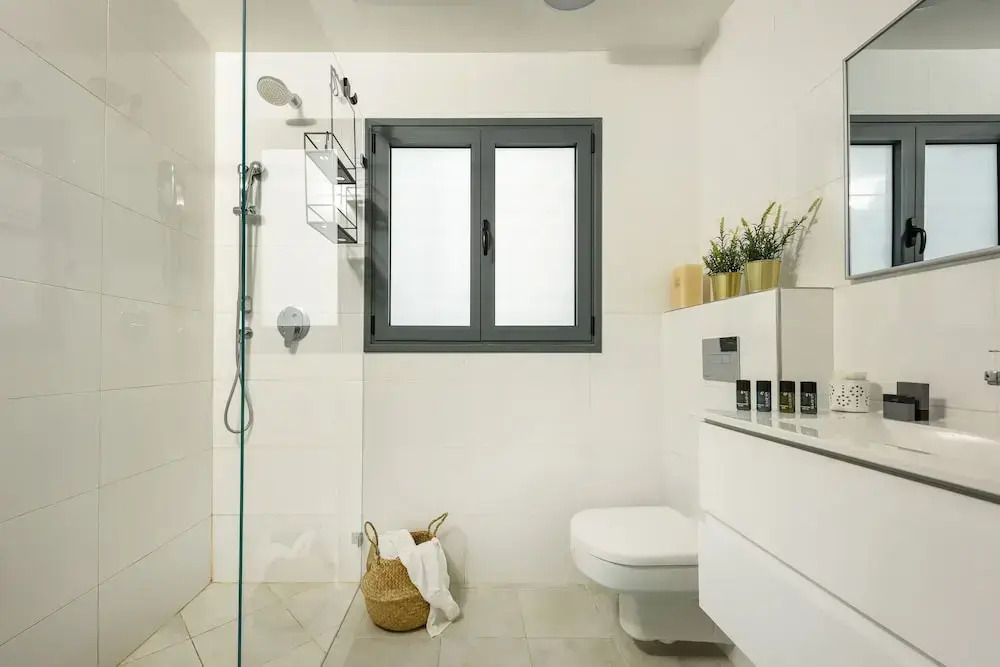 Stylish with Balcony Viewing Rothschild