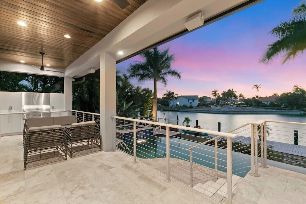 Marco Polo by Avantstay Waterfront 5bdr, Pool, Spa, Fire Pit, Walk to Beach