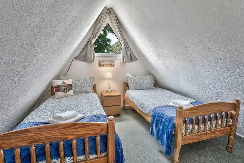 The Lookout, Sunny Beach Retreat, Sleeps 5 Guests