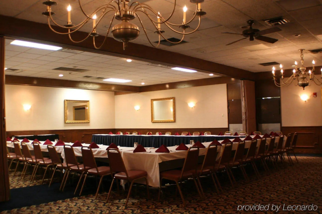 Hotel Carlisle & Embers Convention Center