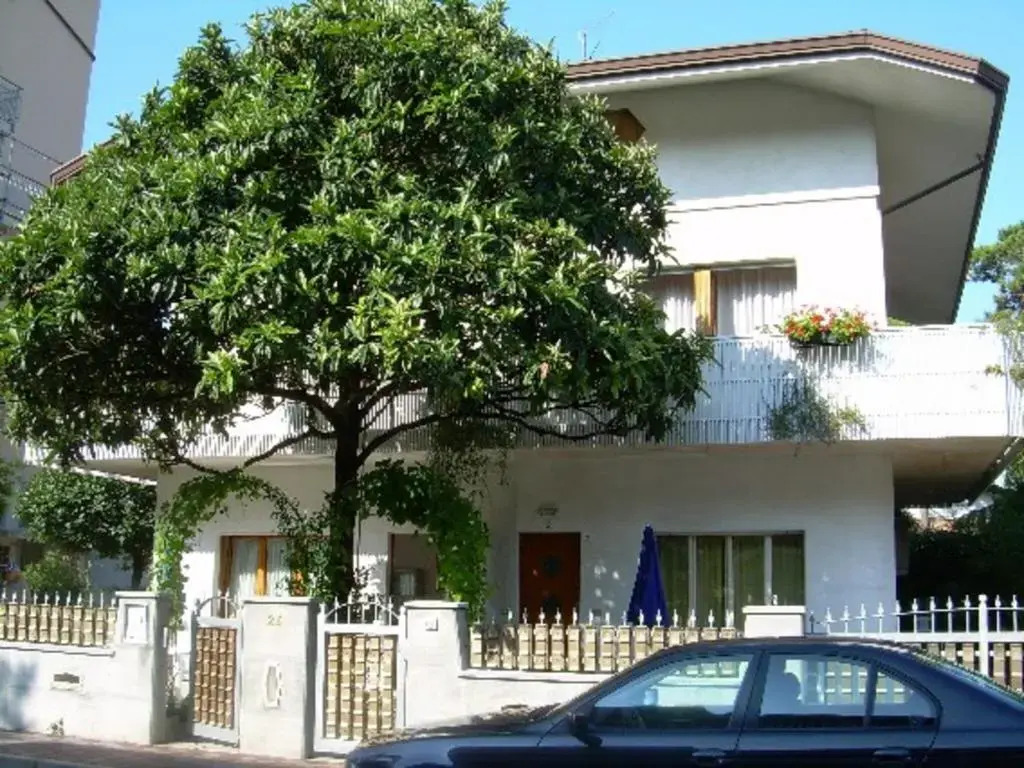 New apartment within a Renovated Detatched House Ground floor with Outdoor Patio