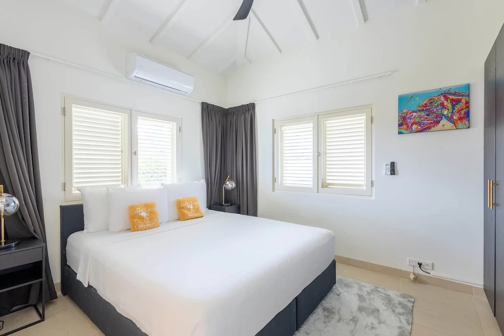 Villa Azure Vista 6BR Luxury Stay w 2 Pools