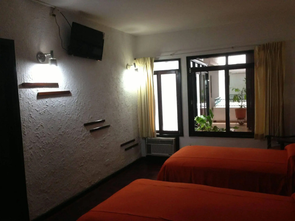 Tropical Inn