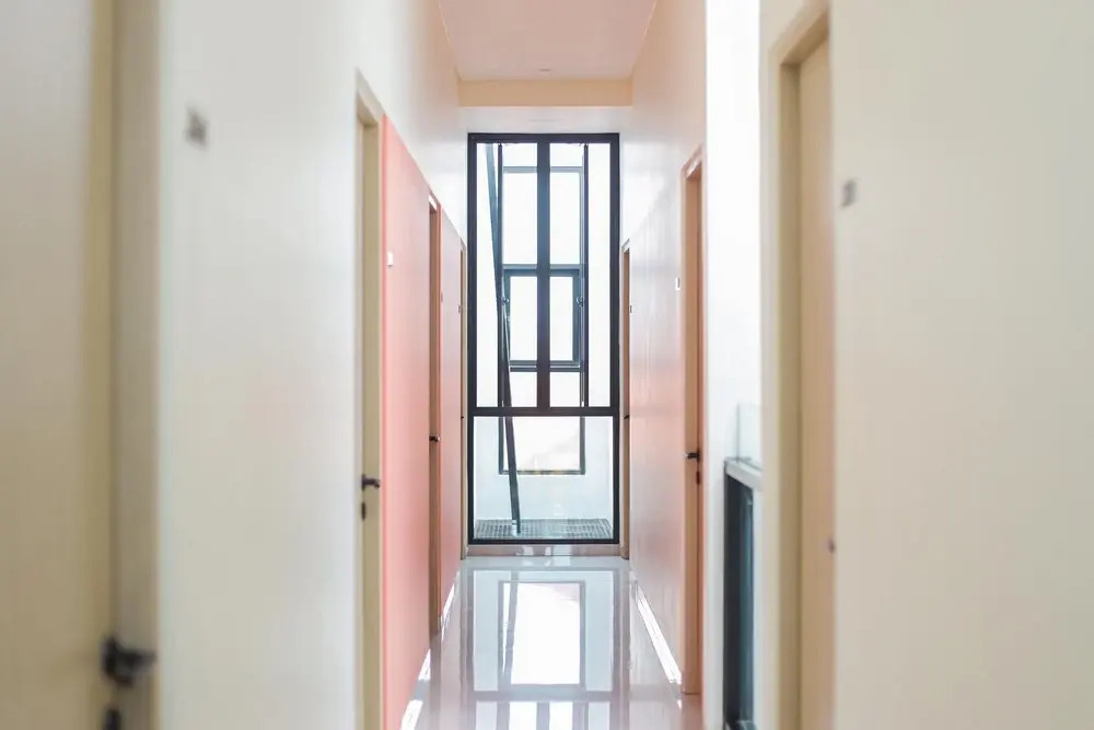 Sans Hotel Clover Ace Surabaya by RedDoorz