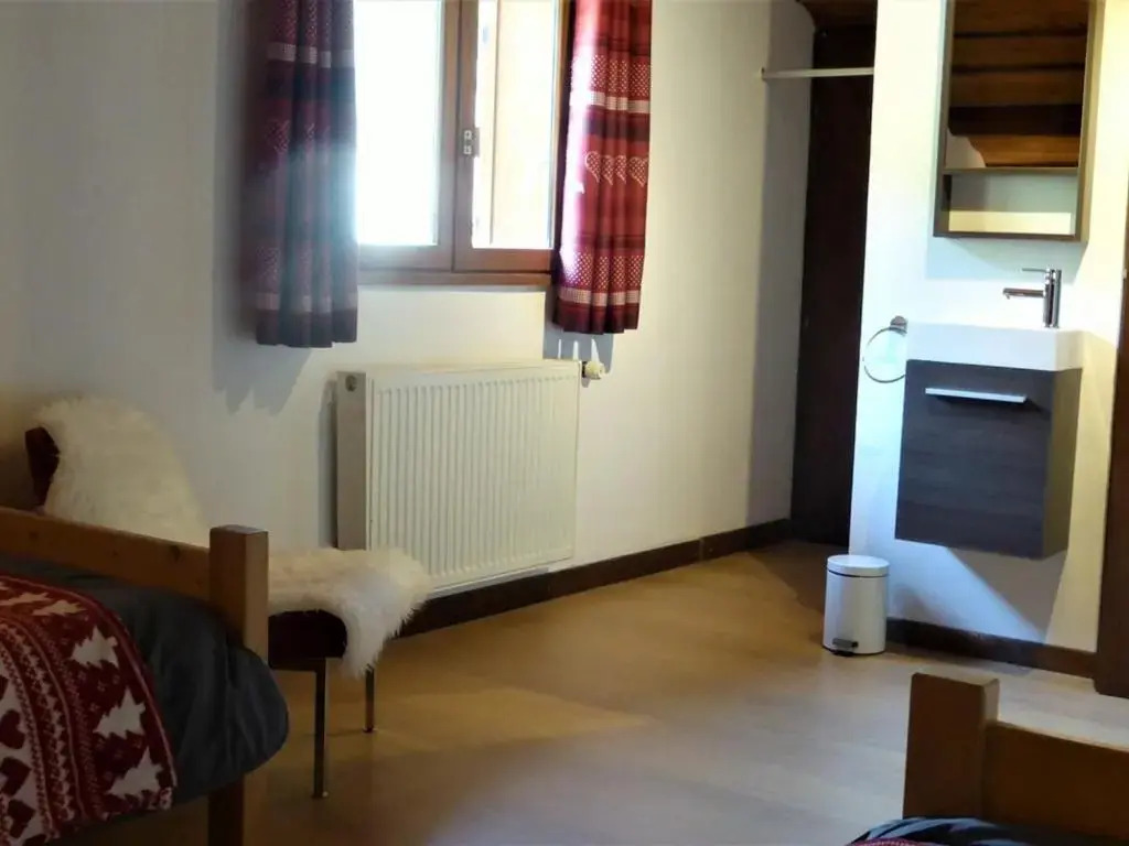 Chalet à Arêches, 100m², 8 pers, 4 ch, Pied des Pistes, Cheminée, Terrasse, Wifi - FR-1-342-246