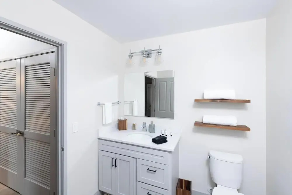 Brewery District Apartment Near Fiserv with Rooftop, Gym, and Parking