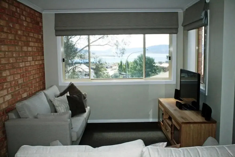 Beloka 9 - Overlooking Lake Jindabyne