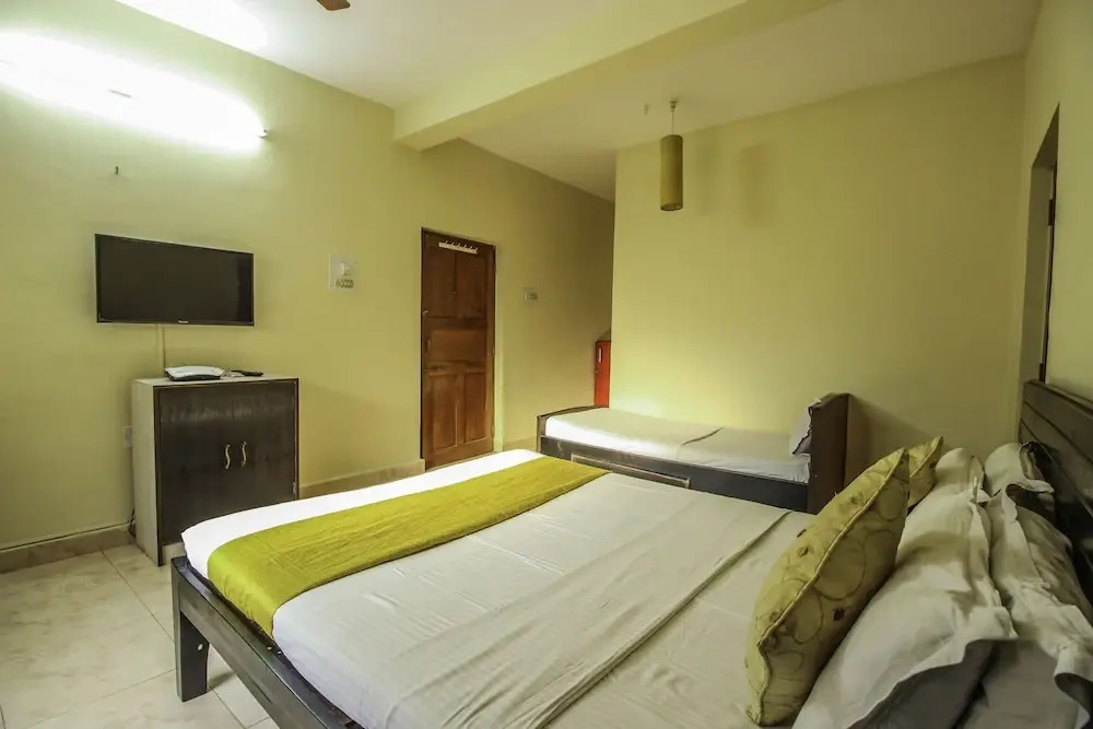 OYO 10203 Home Bright 2BHK Anjuna Beach
