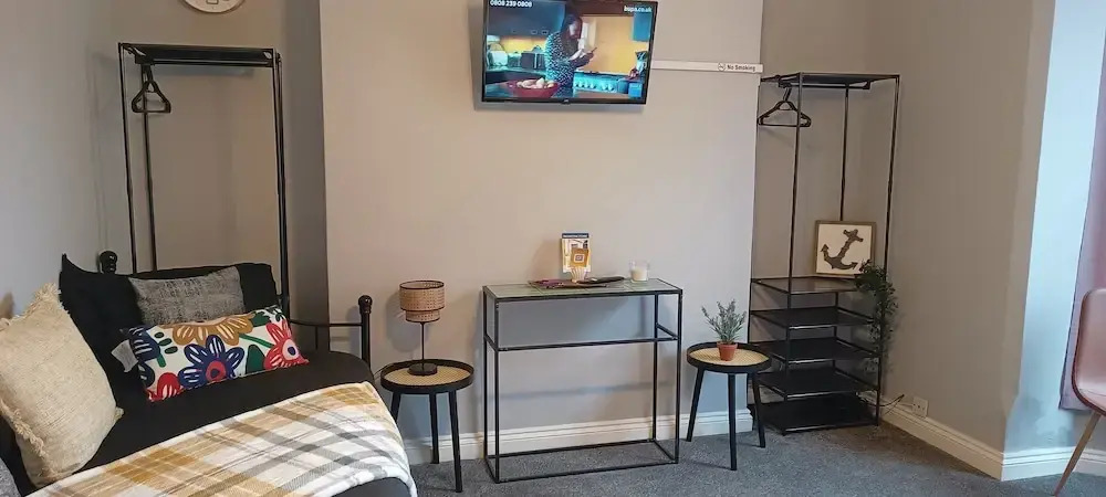 Apartment - Sleeps 5, Free Parking & Sun Terrace