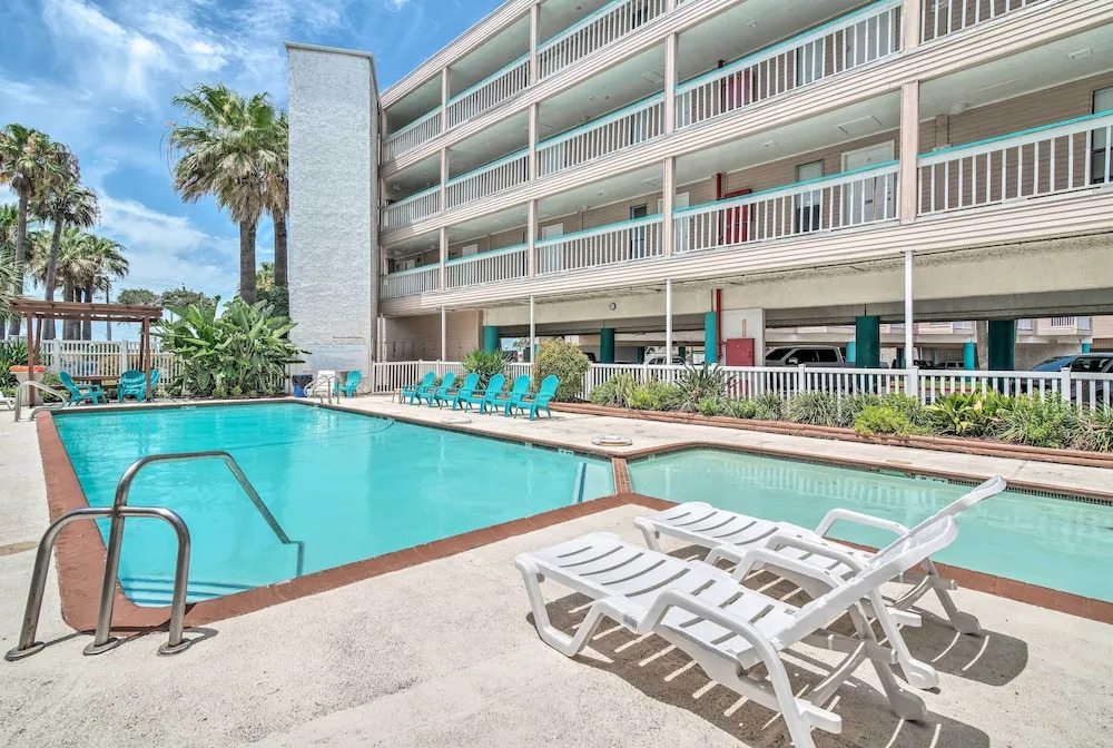 Beachfront Corpus Christi Condo w/ Arcade Room!