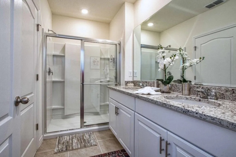 Brand New, Modern Decor, Pool& Spa- 7047sr 7 Bedroom Home by RedAwning
