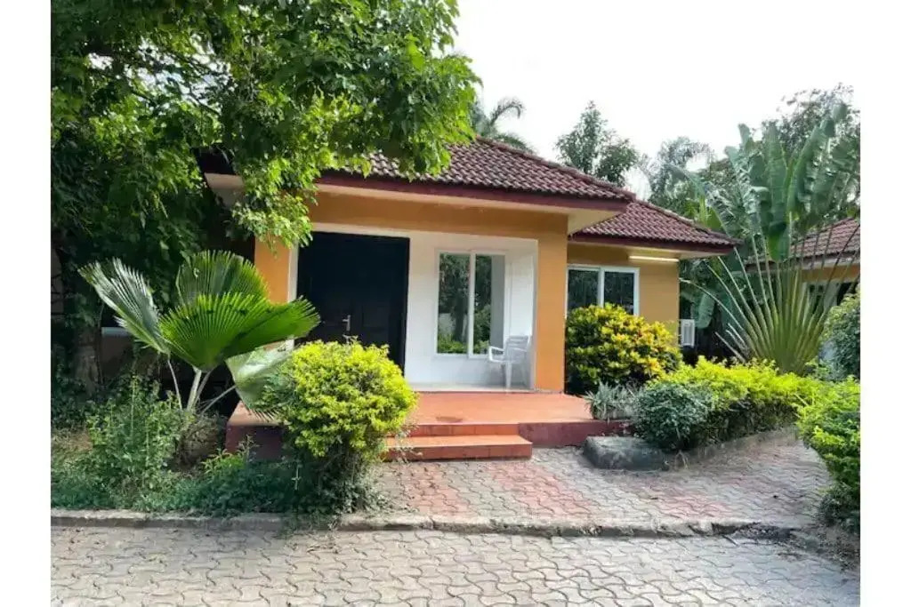 Entire 2 bedroom house with free wifi in Masaki