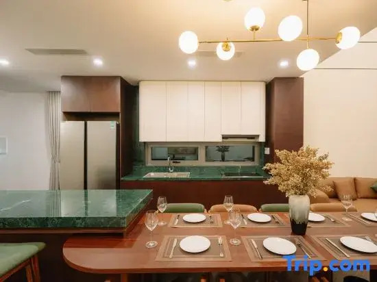TRON Villa - 4BR Private Pool - Golfside Retreat
