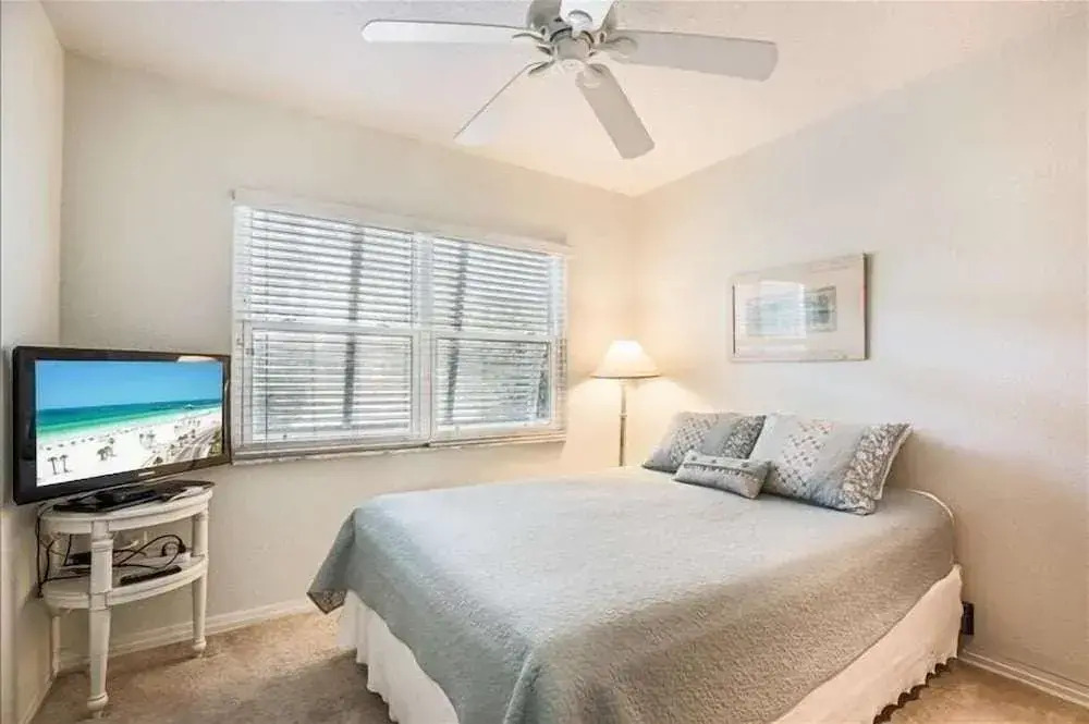 Debby's Place 3 Bedroom Home by RedAwning