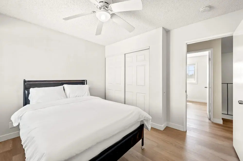 Near ONT Ontario Oasis Designer Home w Garden Park
