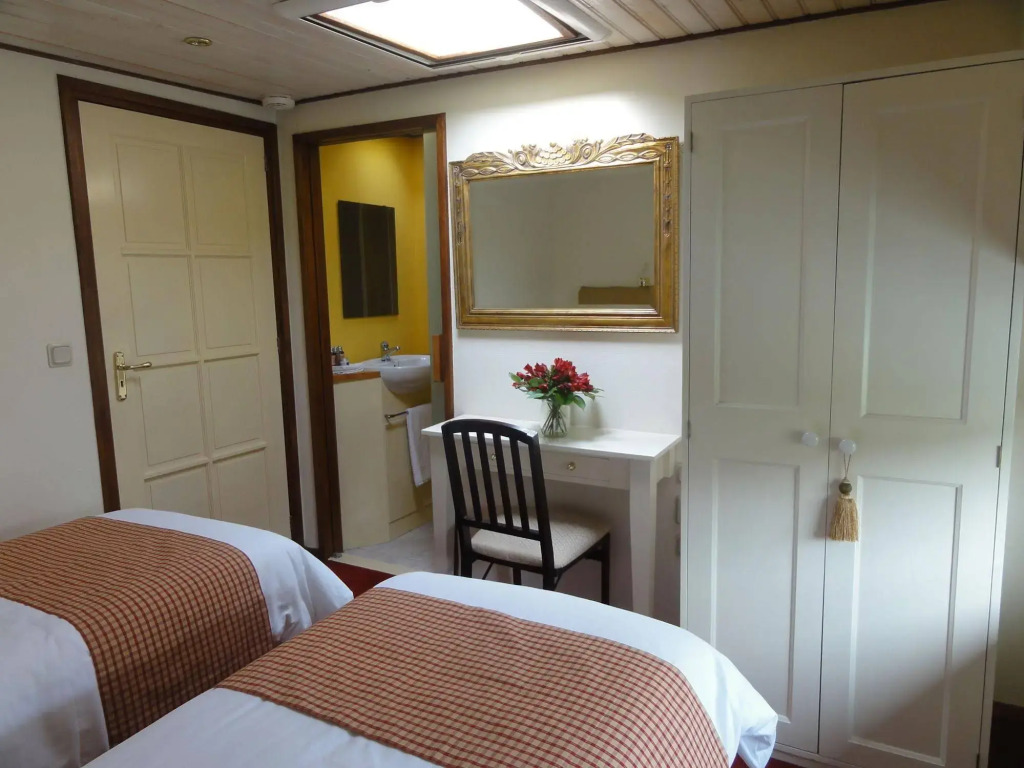 Serenity Barge