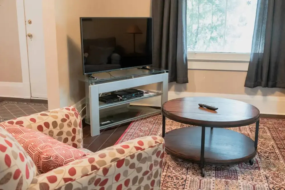 Beautiful 3 Bedroom Home Near Downtown