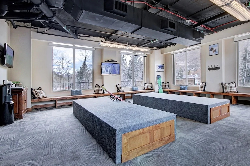 Luxury 2BR+Den Ritz-Carlton Residence by RedAwning