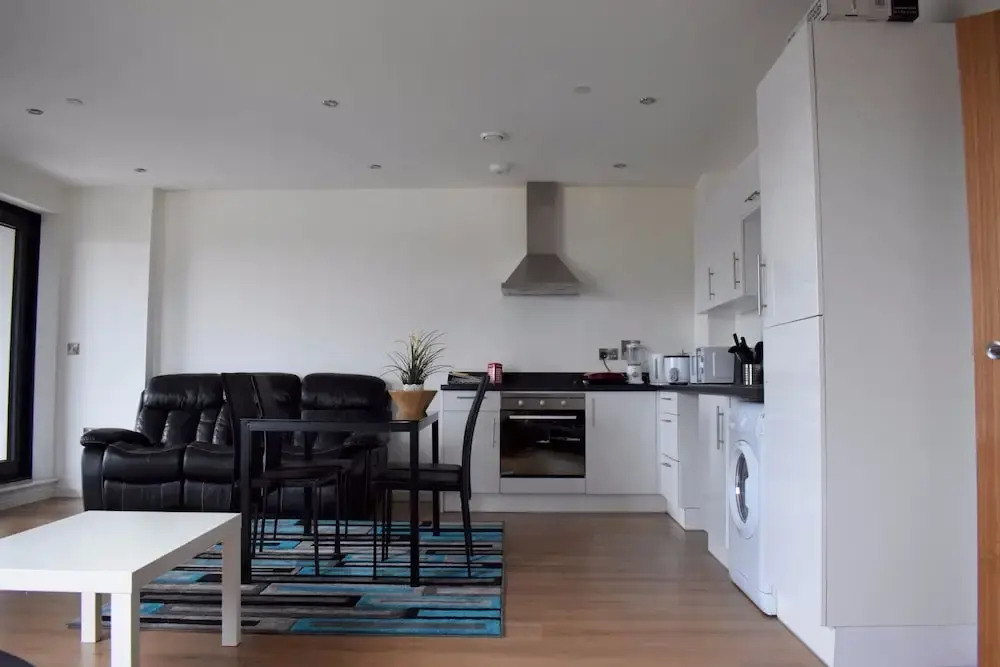 Bright and Spacious Apartment near London Bridge