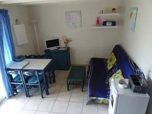 Languedoc Immobilier Villa Duplex Jardinet Piscine Plage - Hb278