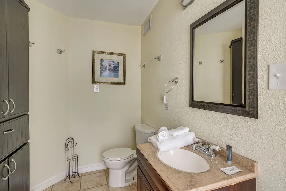 Lakefront Houston House - 1 Mi to Space Center!