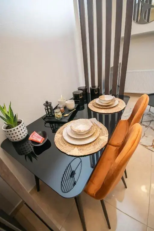 Kate's Luxury Apartment with Private Parking