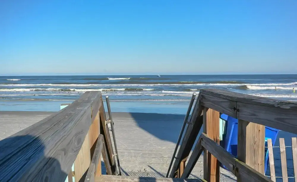 Ground Floor Sun Beach Club - Walking Distance to car Free Beach Sbc884
