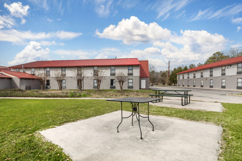 Red Roof Inn & Suites Newport News