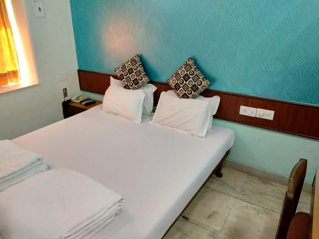 Hotel Mogul Palace - Near Masjid Bunder Mumbai