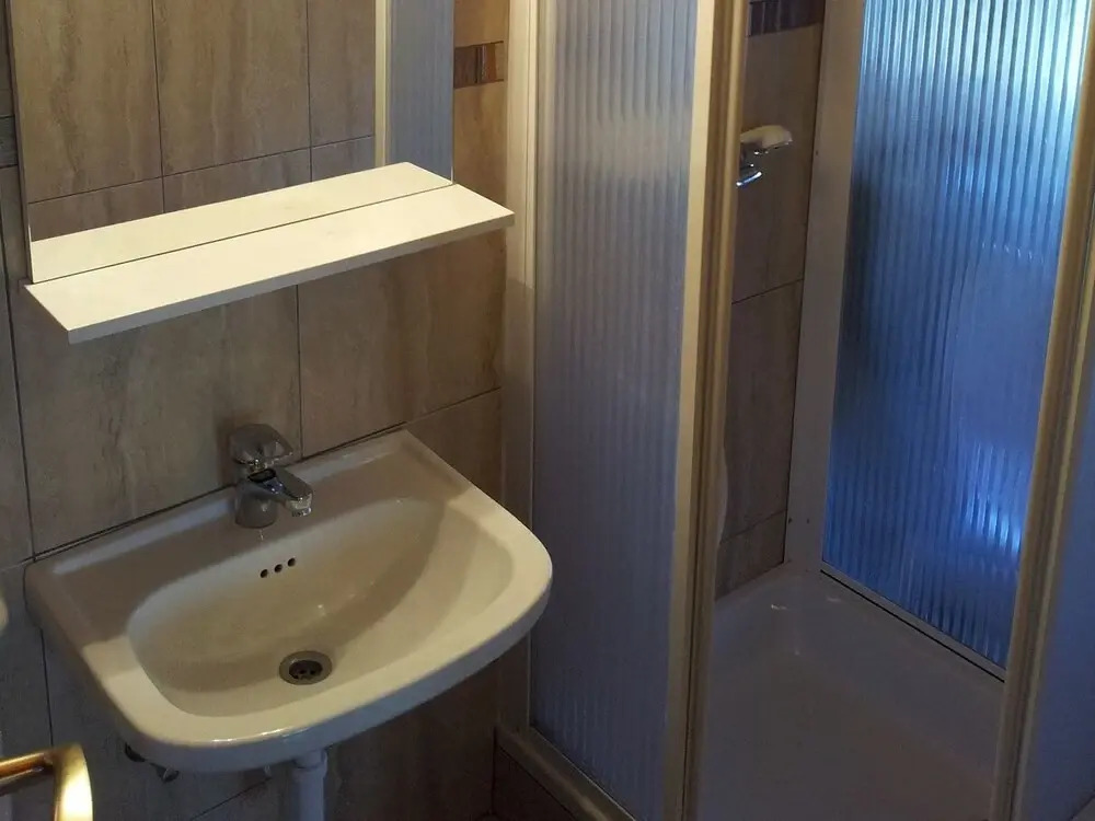 Anthony - 50m From the Beach & Parking - A3