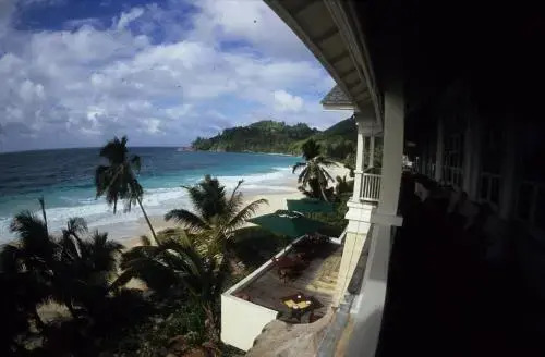 Residence on the Rocks