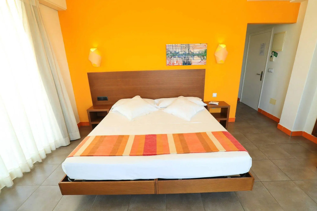 Es Mitjorn Hotel