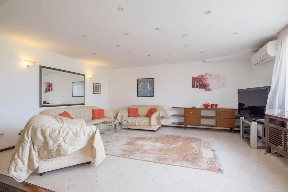 FM Economy 3-BDR Apartment - Spacious Lozenetz Area