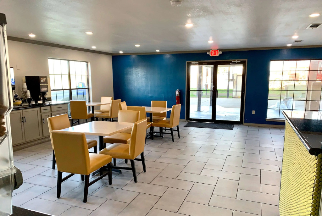 Days Inn & Suites by Wyndham - Canton First Monday Trade Days