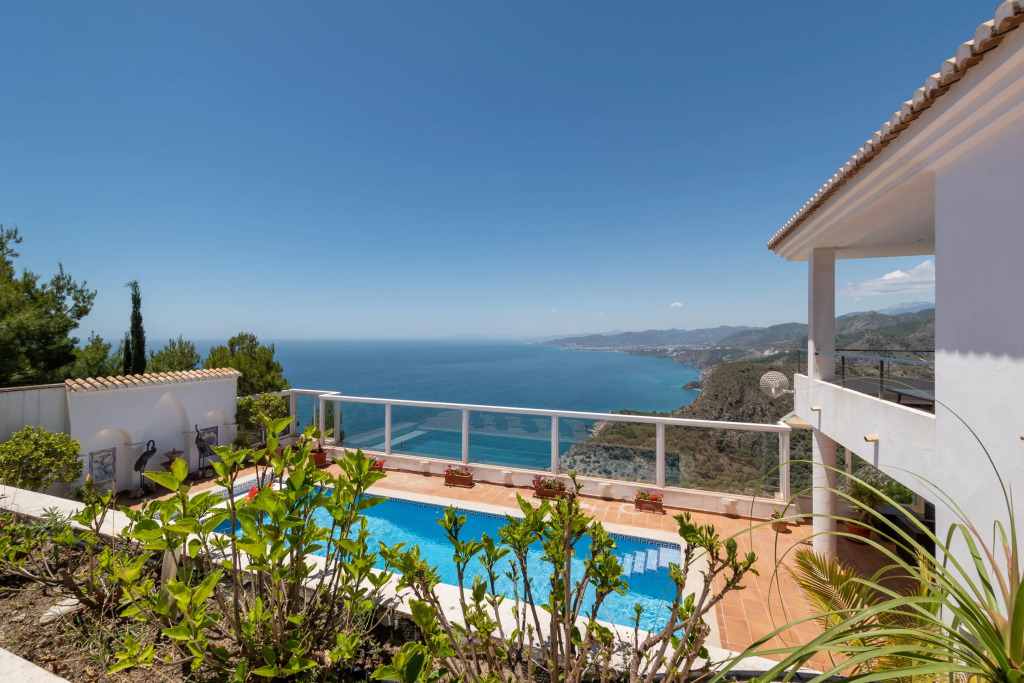 CERRO GORDO luxury 4 bedroom" vila" with spectacular views of the coast and mountain and 18m long swiming pool
