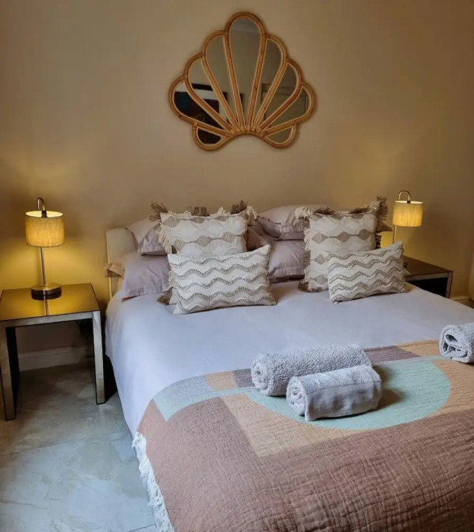 Luxurious Sea Point Apartment