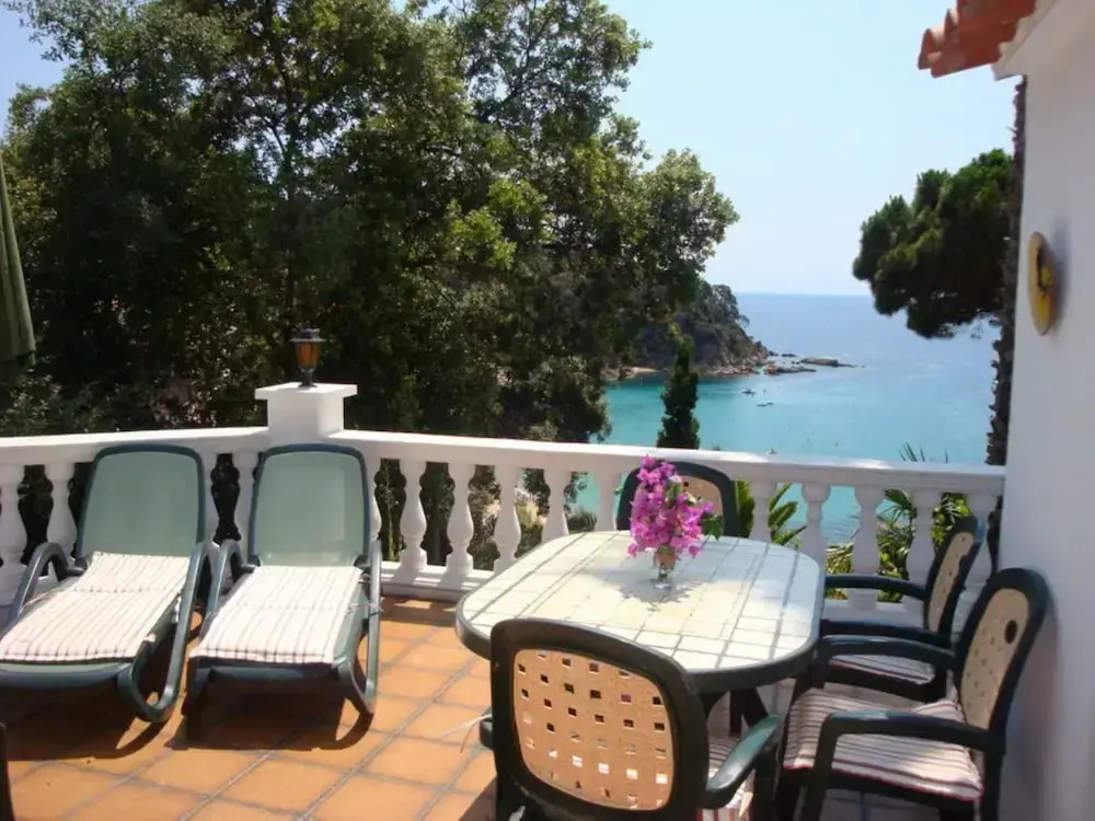 107522 - Apartment in Cala Canyelles