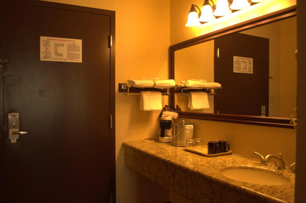 Rodeway Inn & Suites East Windsor