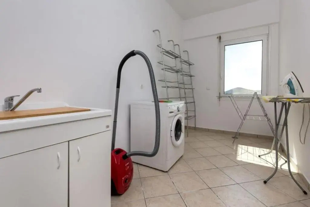290m² Villa with Pool close to the Airport