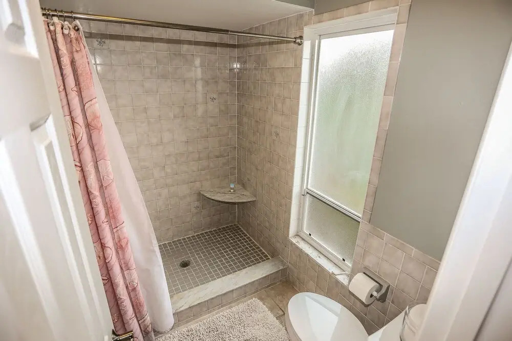 7964 Estero