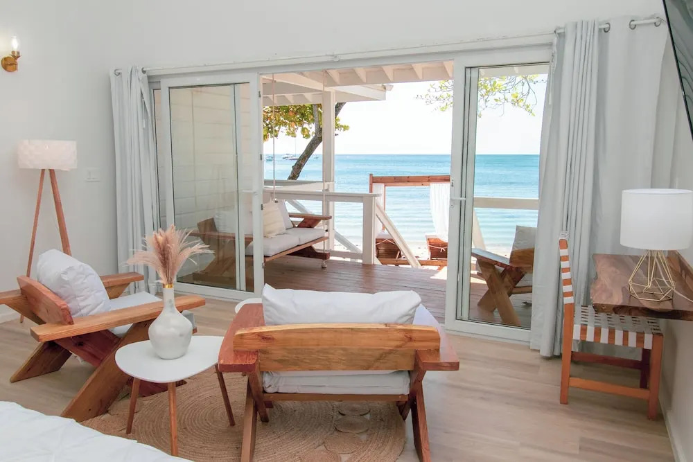 Casa Poco Loco - Villa at Luna Beach Roatan