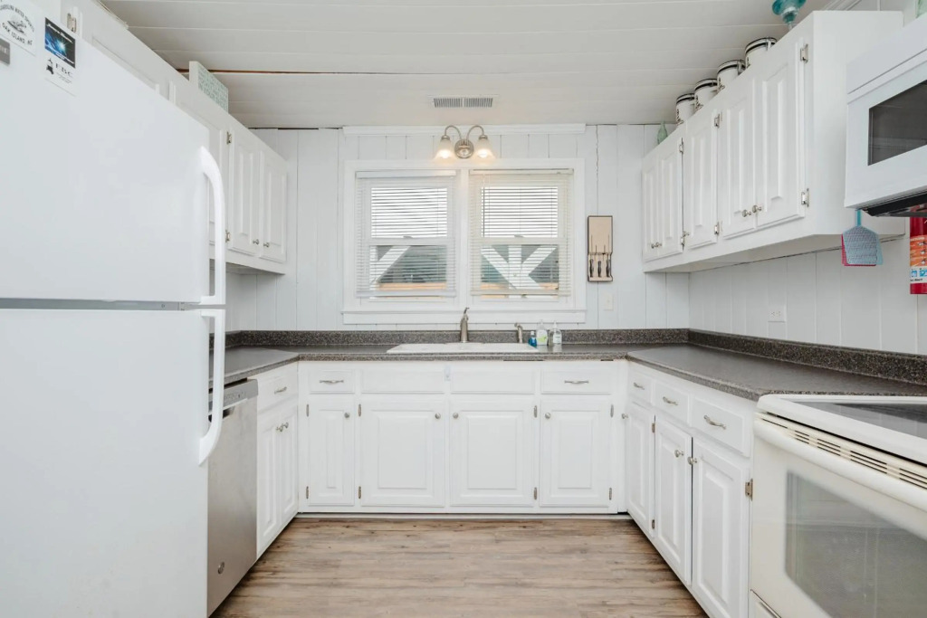 Jerseys Shore by Oak Island Accommodations