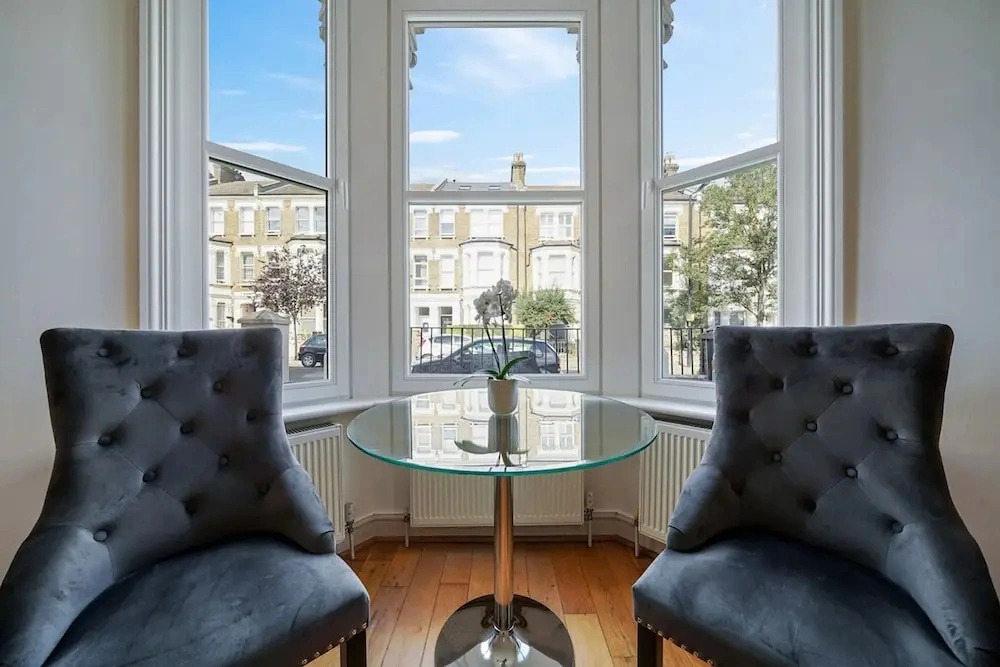 Bright Queen s Park 1 bed apt
