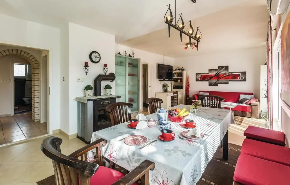 Awesome Apartment in Porec With 4 Bedrooms and Wifi