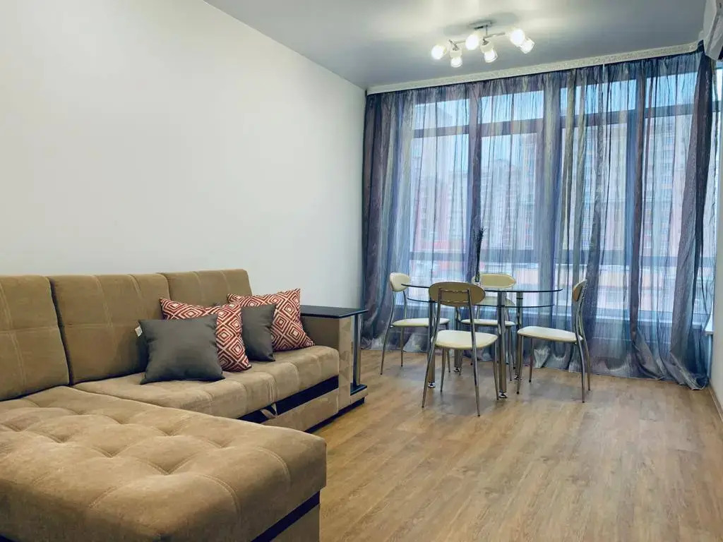Pritomskij 29 Trehkomnatnye apartamenty rjadom s Kadetskim uchilischem