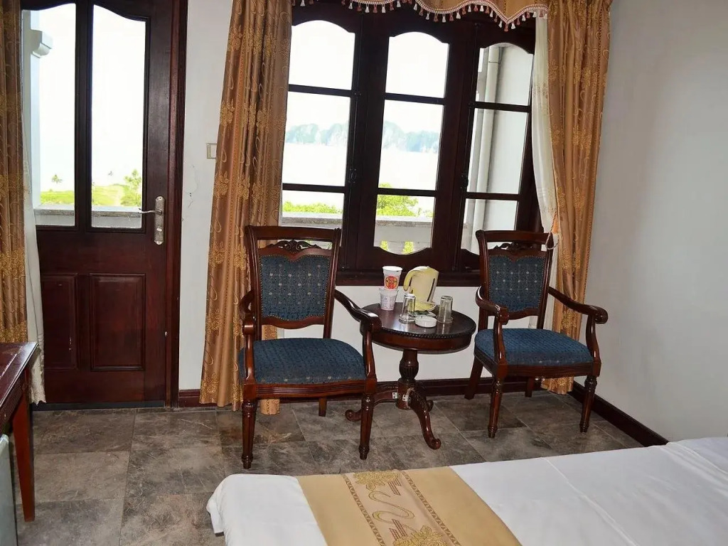 Hoa Binh Ha Long Hotel