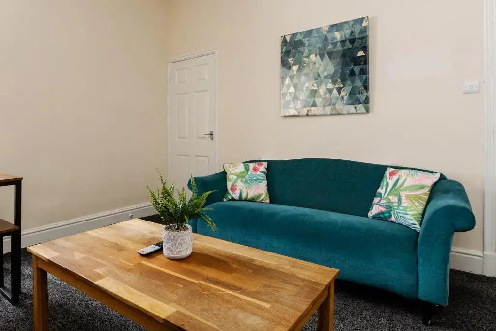 JETSON HOUSE - LUXURY 4-BED WITH KING SIZE BEDROOM Near Etihad